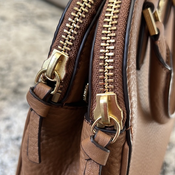 Tory Burch Pebbled satchel - Picture 6 of 16